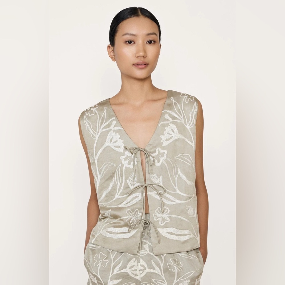 NWOT Embroidered Tie Front Vest - Putty Flora